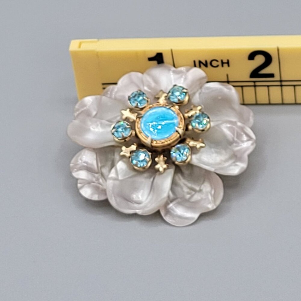 Religious Mother Mary Lucite Brooch Pin Blue Rhinestones Prong Set Vintage - Picture 5 of 5